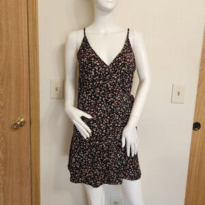 Black floral Stitch and Pine dress size large‎